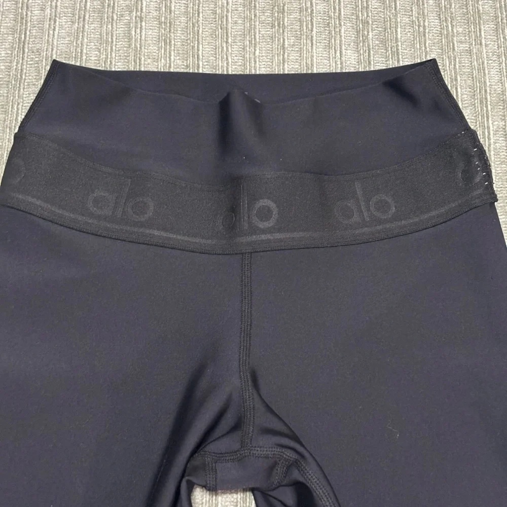 ALO Yoga Classic Airlift Logo Black Leggings - Picture 5 of 8